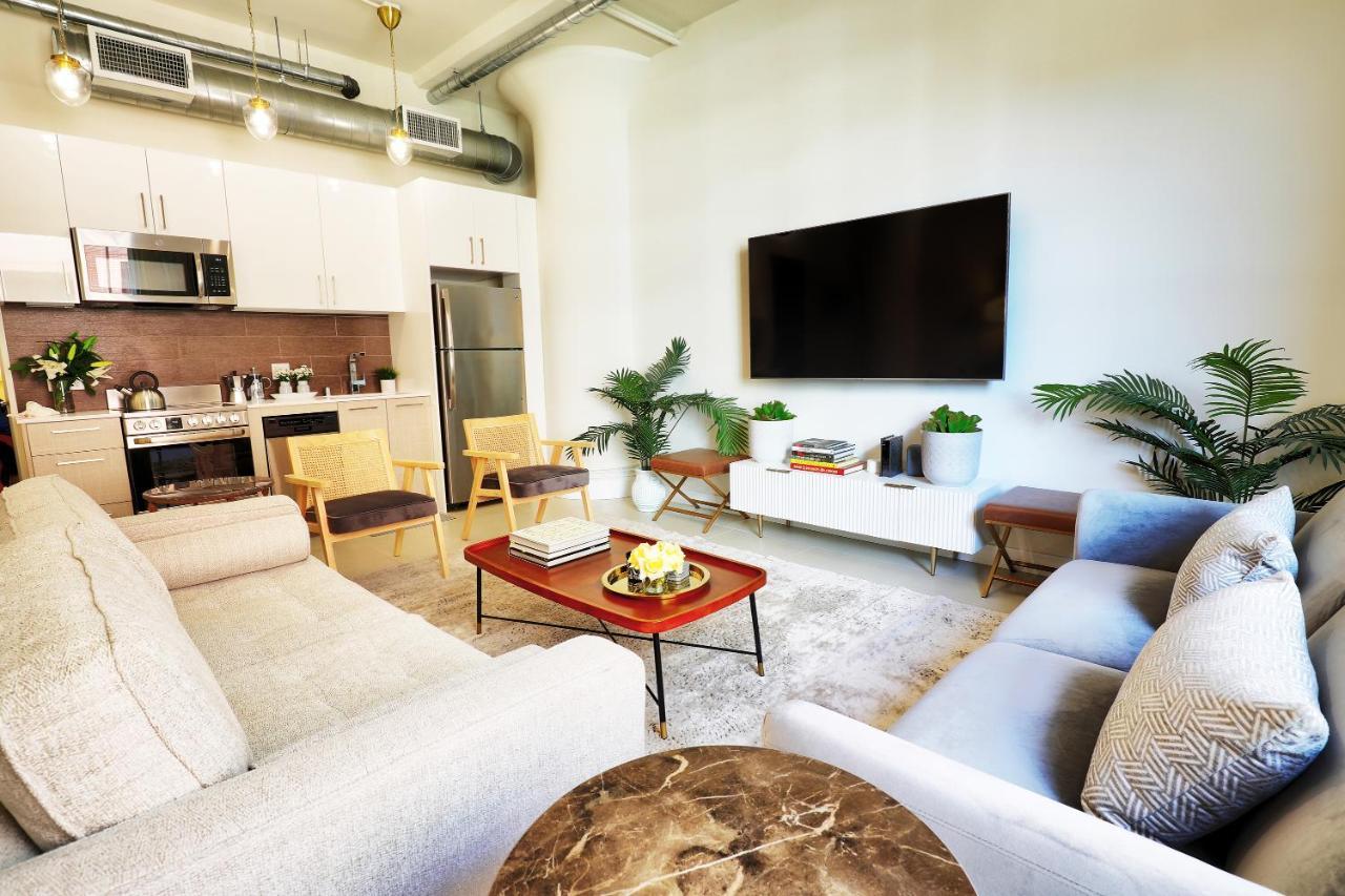 Appartamento Classic Angeles Elegance In Downtown, Sleeps 4, Free Parking And 360 Degree View Roof Pool!