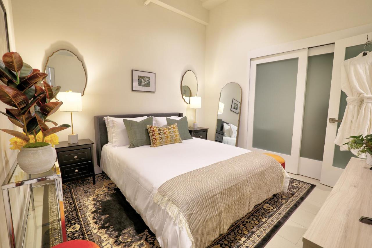 Classic Angeles Elegance In Downtown, Sleeps 4, Free Parking And 360 Degree View Roof Pool! Appartamento Los Angeles