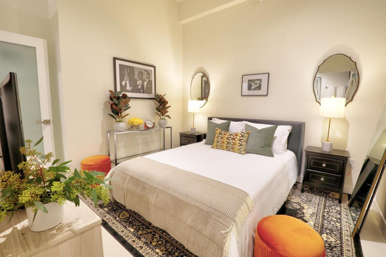 Appartamento Classic Angeles Elegance In Downtown, Sleeps 4, Free Parking And 360 Degree View Roof Pool!