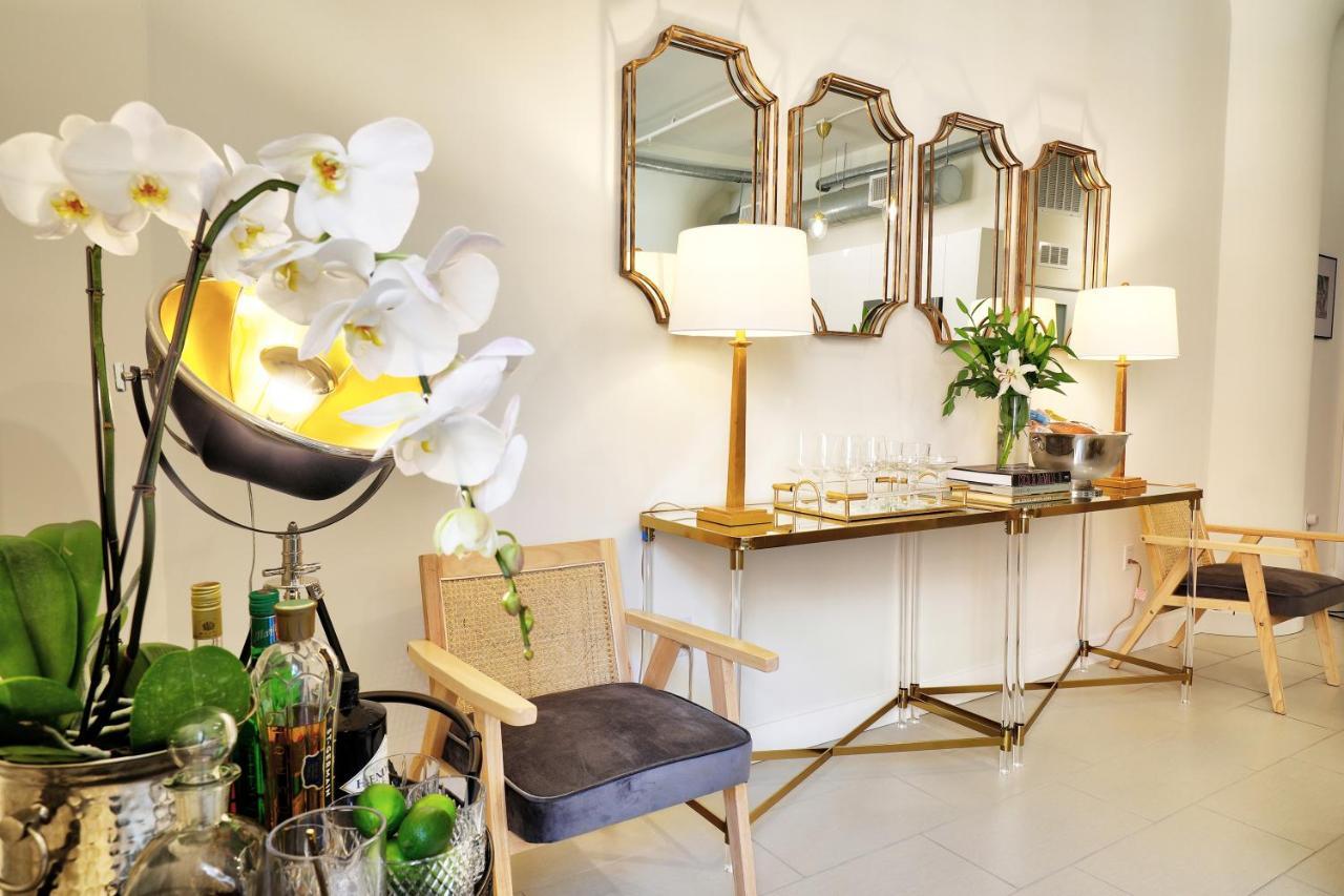 Classic Angeles Elegance In Downtown, Sleeps 4, Free Parking And 360 Degree View Roof Pool! Apartment Los Angeles