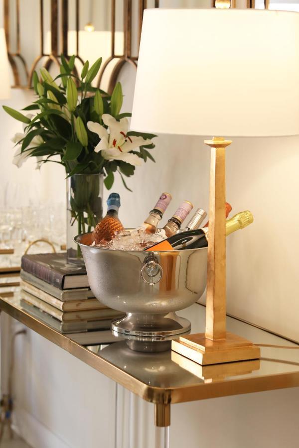 Classic Angeles Elegance In Downtown, Sleeps 4, Free Parking And 360 Degree View Roof Pool! Apartment *