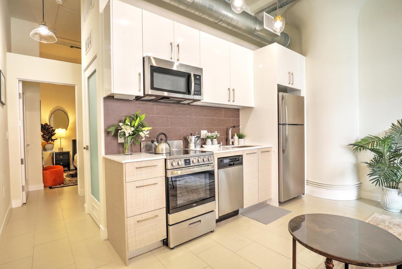 Classic Angeles Elegance In Downtown, Sleeps 4, Free Parking And 360 Degree View Roof Pool! *