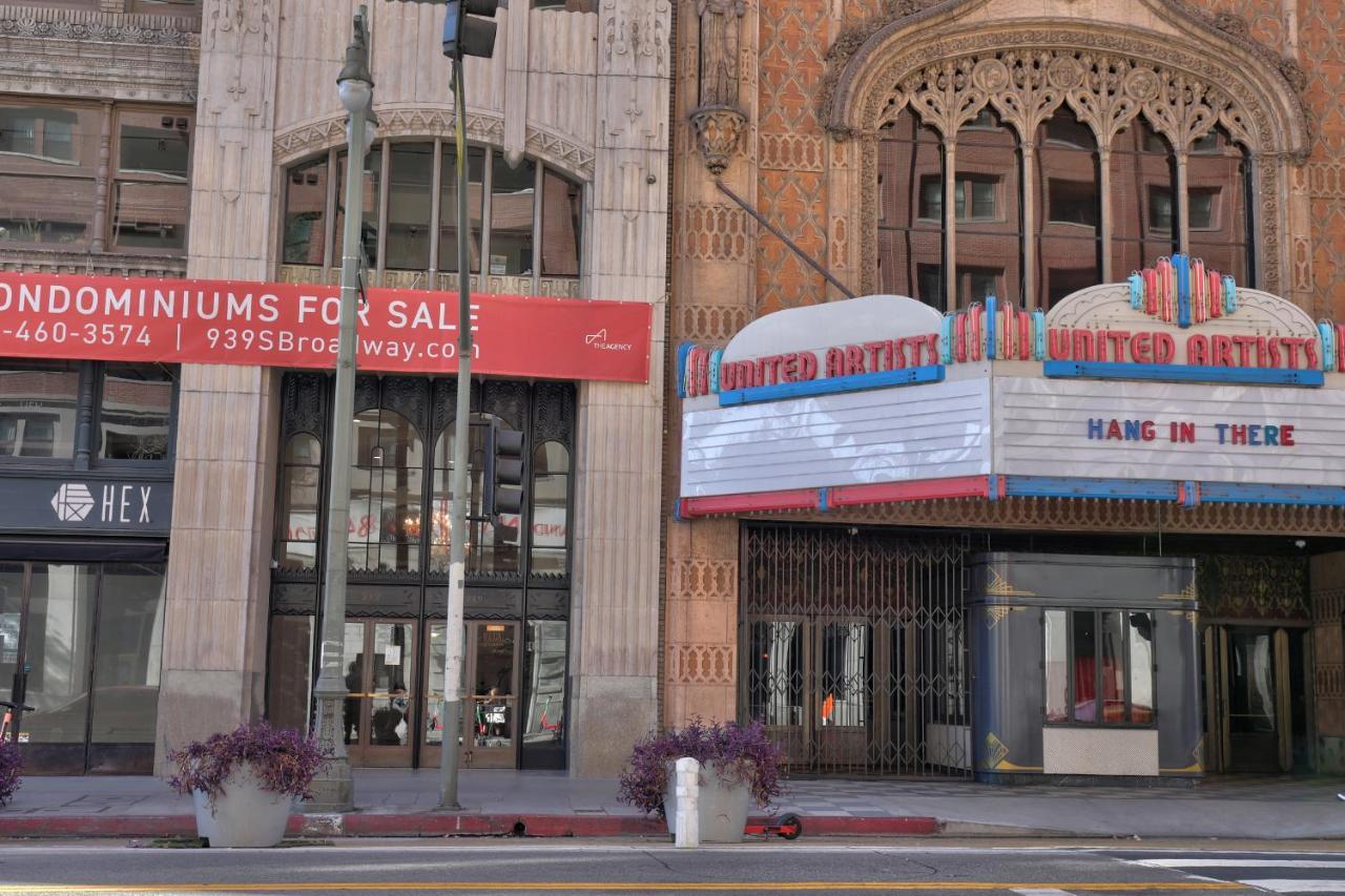Apartment Classic Angeles Elegance In Downtown, Sleeps 4, Free Parking And 360 Degree View Roof Pool! Los Angeles