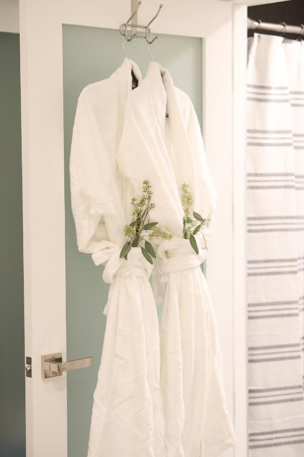 Classic Angeles Elegance In Downtown, Sleeps 4, Free Parking And 360 Degree View Roof Pool! Apartment *